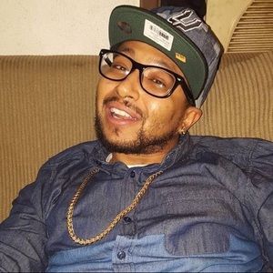 Meet your Posher, Emanuel